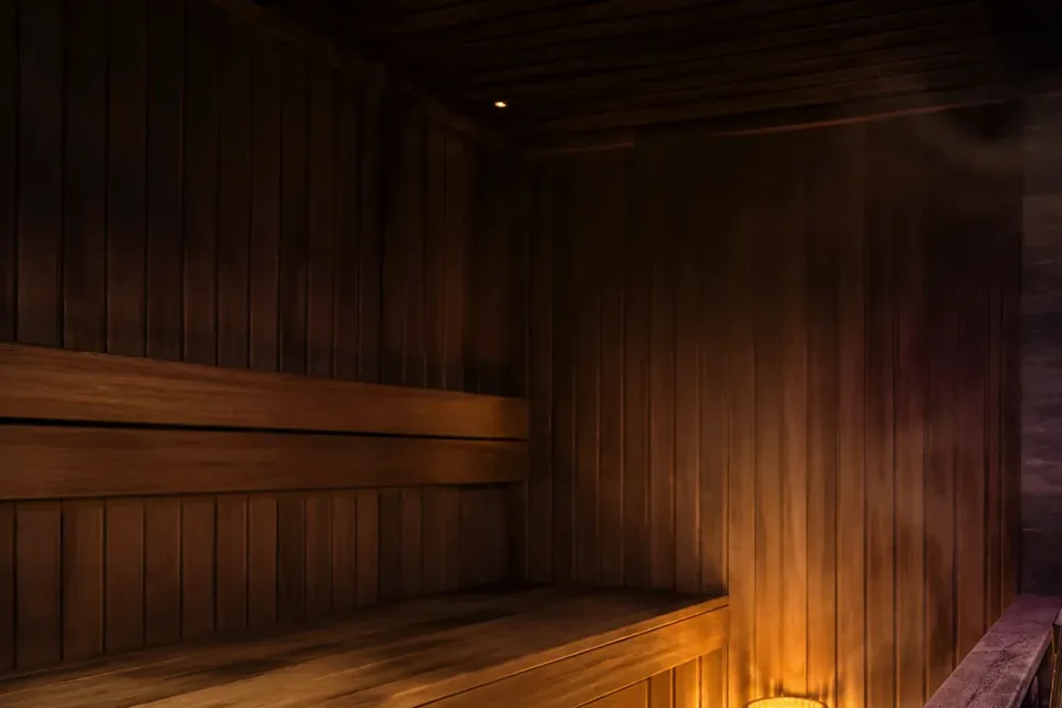 Elena Masaj Salonu, Arnavutköy — sauna sedir bölümü